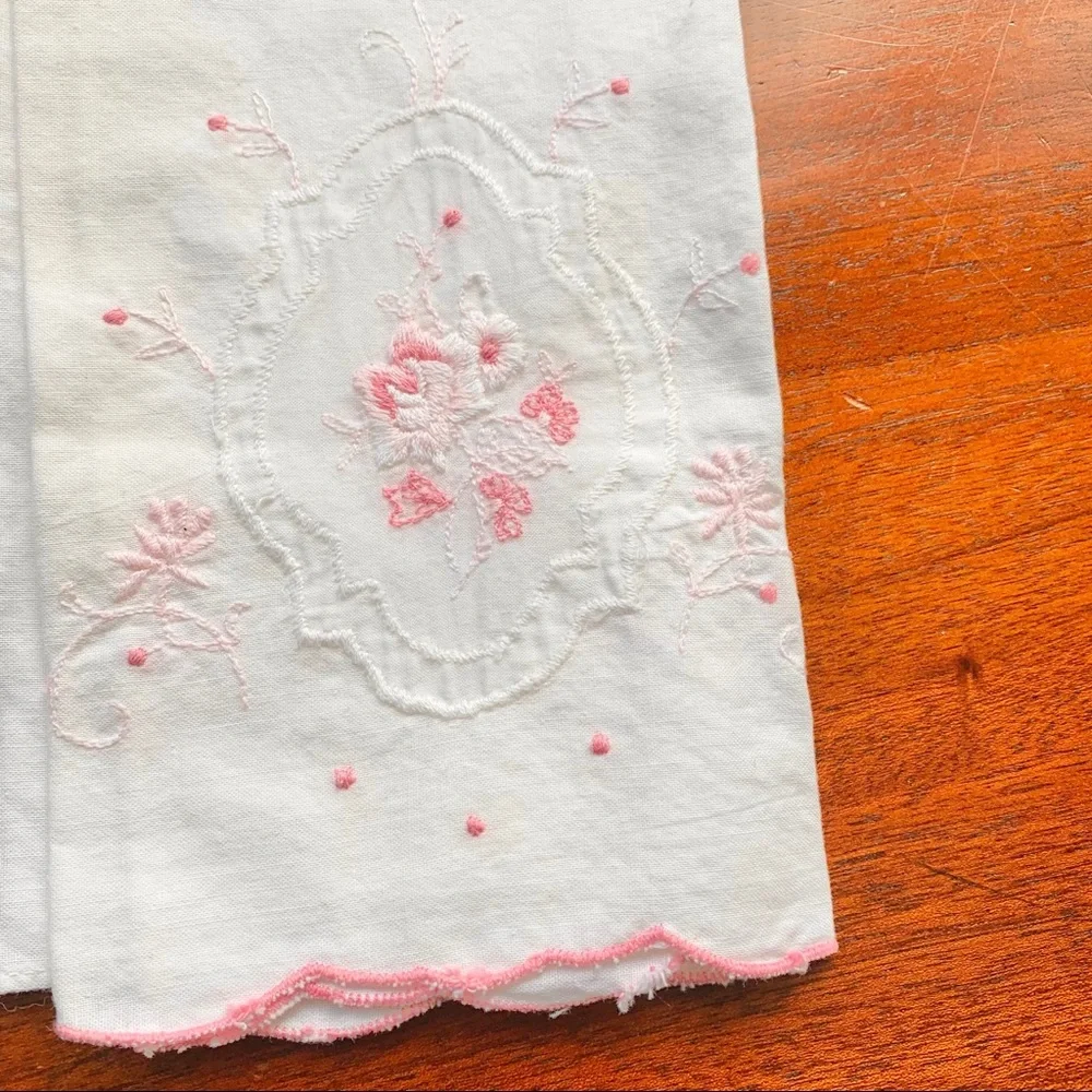 VINTAGE Cotton Fingertip Towels Embroidery - set of 2